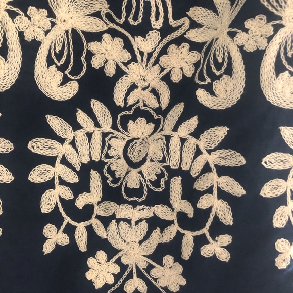 [muse look] White Navy lace Off-shoulder Flower Lace Embroidery Boho Top - Picture 6 of 9